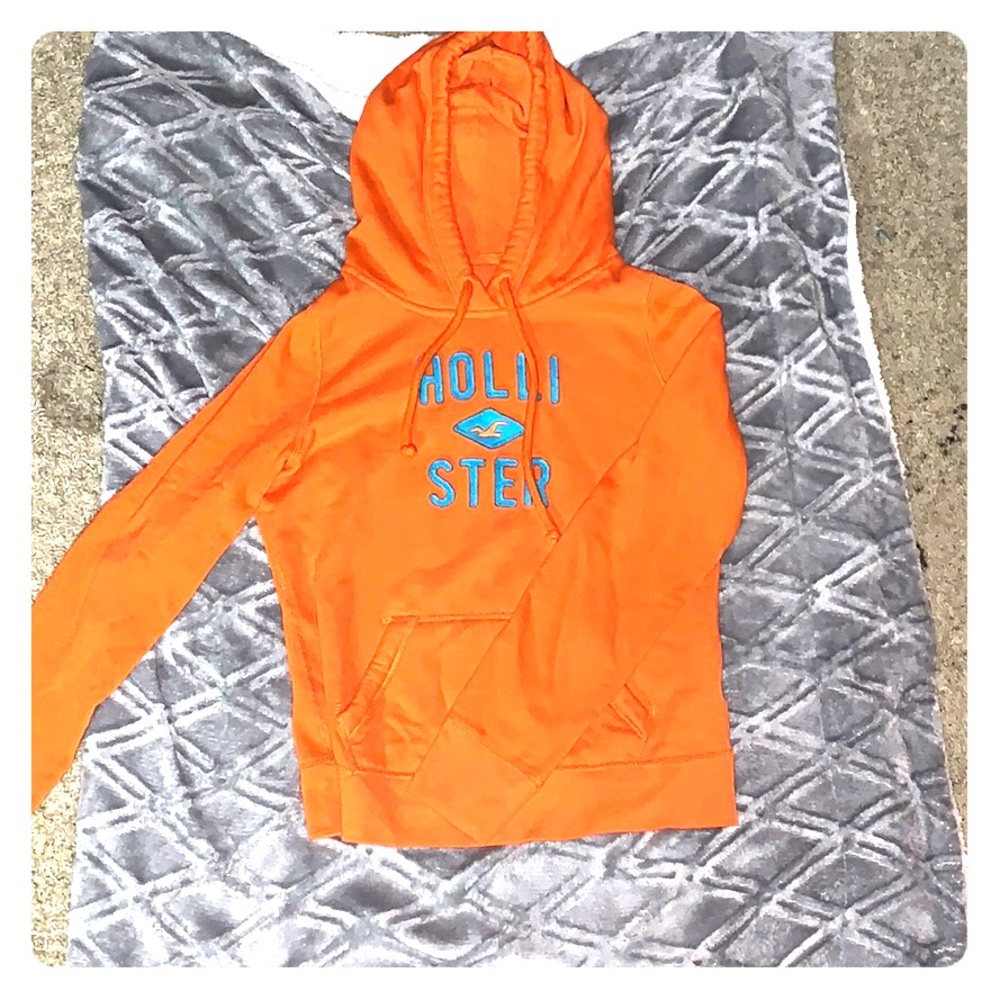 Women’s Hollister hoodie